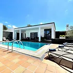 Mamma Mia Pool Heat Private & Jacuzzi * Playa Blanca (Lanzarote)