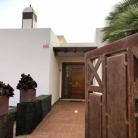 Mamma Mia Pool Heat Private & Jacuzzi * Playa Blanca (Lanzarote)