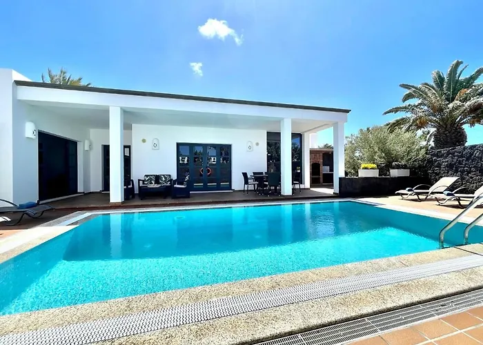 Mamma Mia Pool Heat Private & Jacuzzi Playa Blanca (Lanzarote)