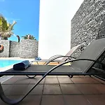Mamma Mia Pool Heat Private & Jacuzzi 普拉亚布兰卡