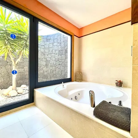 ヴィラ Mamma Mia Pool Heat Private & Jacuzzi *