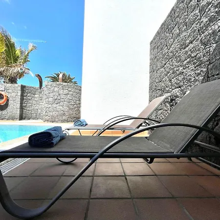 Mamma Mia Pool Heat Private & Jacuzzi Playa Blanca