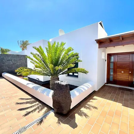 Mamma Mia Pool Heat Private & Jacuzzi * Playa Blanca (Lanzarote)