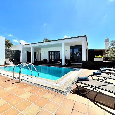 Mamma Mia Pool Heat Private & Jacuzzi * Playa Blanca