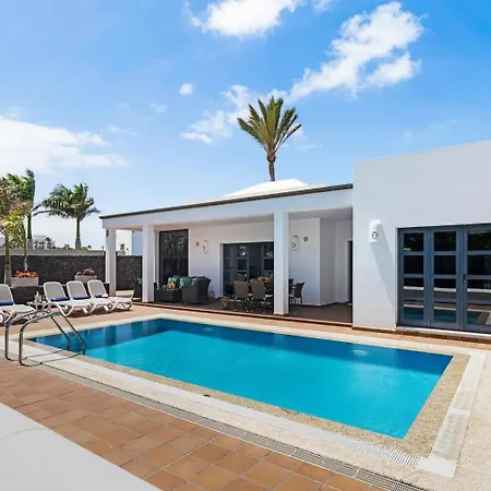 Mamma Mia Pool Heat Private & Jacuzzi Villa Playa Blanca (Lanzarote)