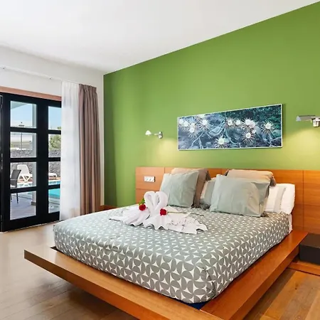 Mamma Mia Pool Heat Private & Jacuzzi Villa Playa Blanca