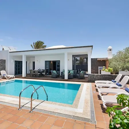 Mamma Mia Pool Heat Private & Jacuzzi Playa Blanca (Lanzarote)