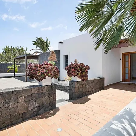 Mamma Mia Pool Heat Private & Jacuzzi Villa *