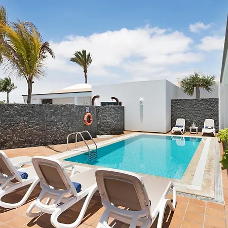 Mamma Mia Pool Heat Private & Jacuzzi Playa Blanca (Lanzarote)