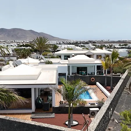 Mamma Mia Pool Heat Private & Jacuzzi Villa Playa Blanca