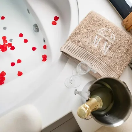 别墅 Mamma Mia Pool Heat Private & Jacuzzi