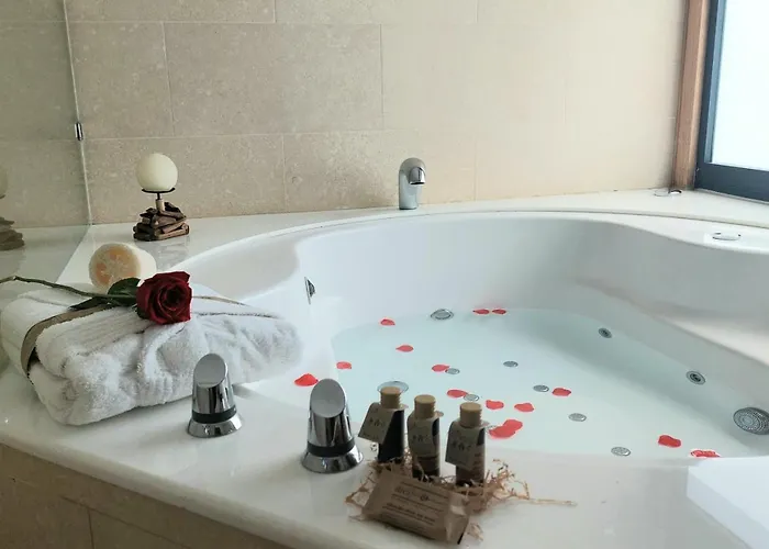 Mamma Mia Pool Heat Private & Jacuzzi فيلة *