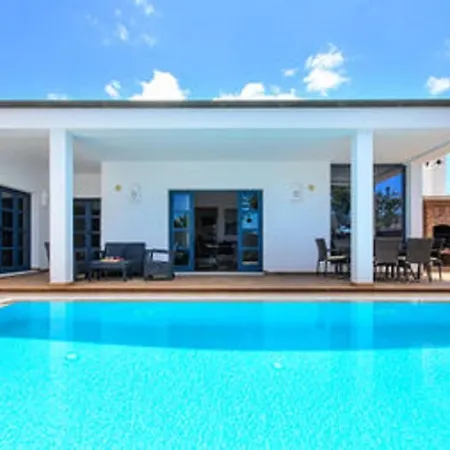 Mamma Mia Pool Heat Private & Jacuzzi Villa *