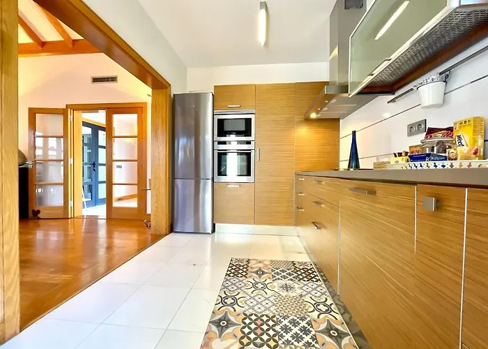 Mamma Mia Pool Heat Private & Jacuzzi Villa *